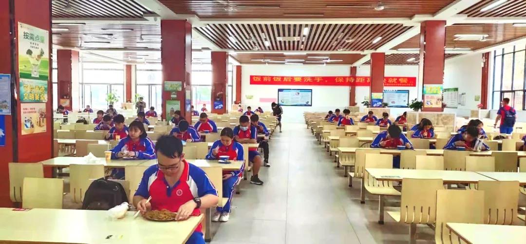 校园食堂