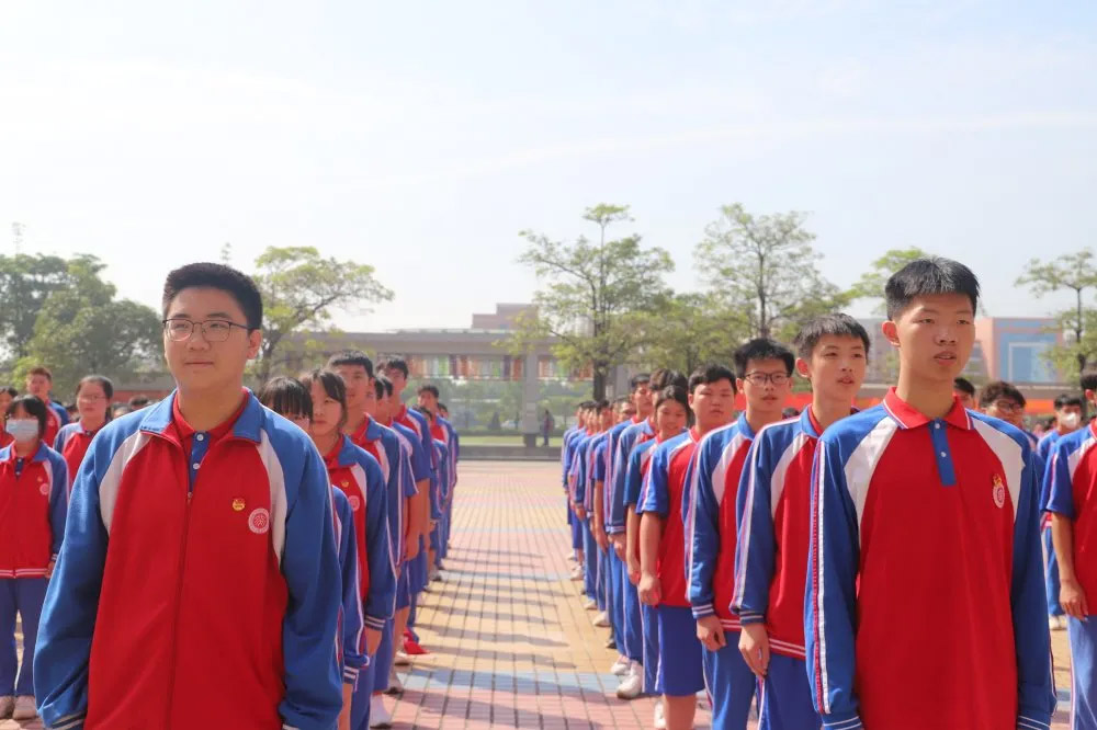 培根铸魂 启智润心｜北大公学肇庆实验学校举行新团员入团宣誓仪式